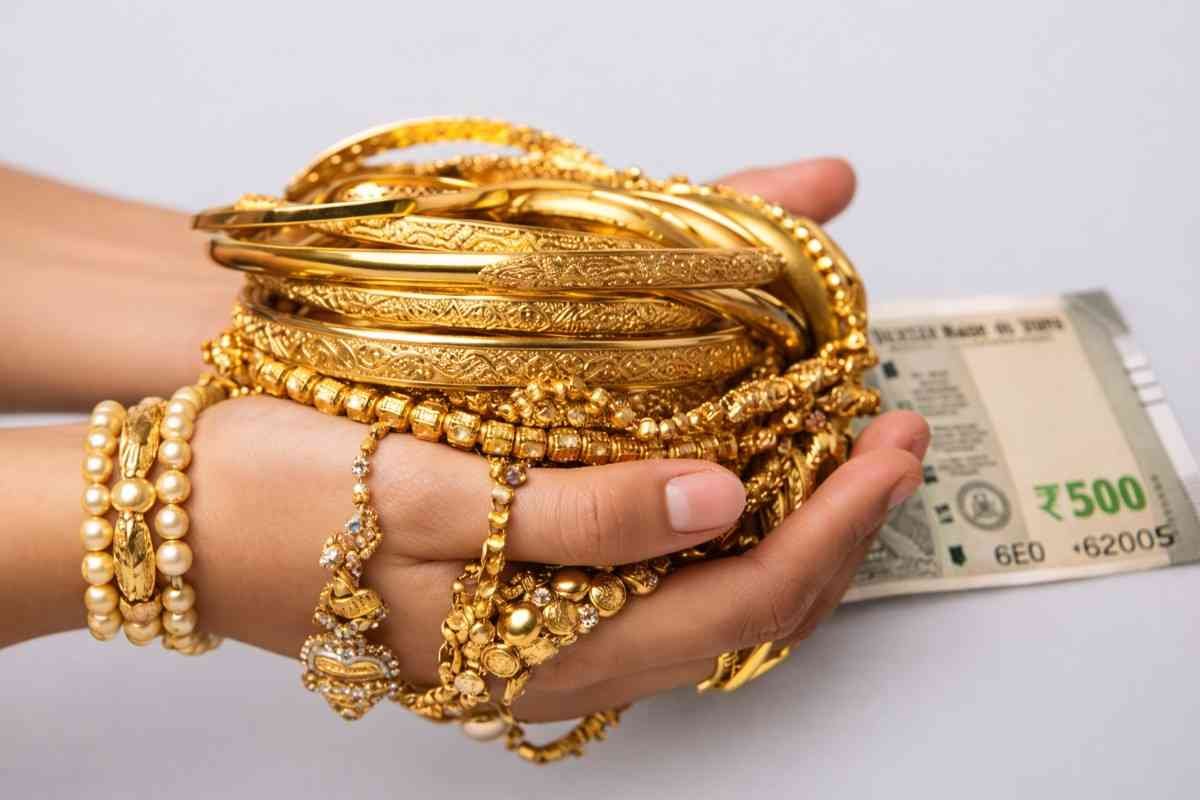 Person handing over gold jewelry to a gold buyer for evaluation without purchase receipt